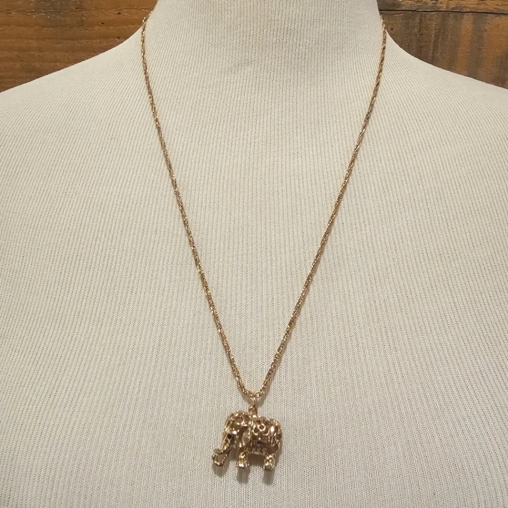 Goldtone filigree elephant pendant on a twisted goldtone chain - Picture 2 of 3